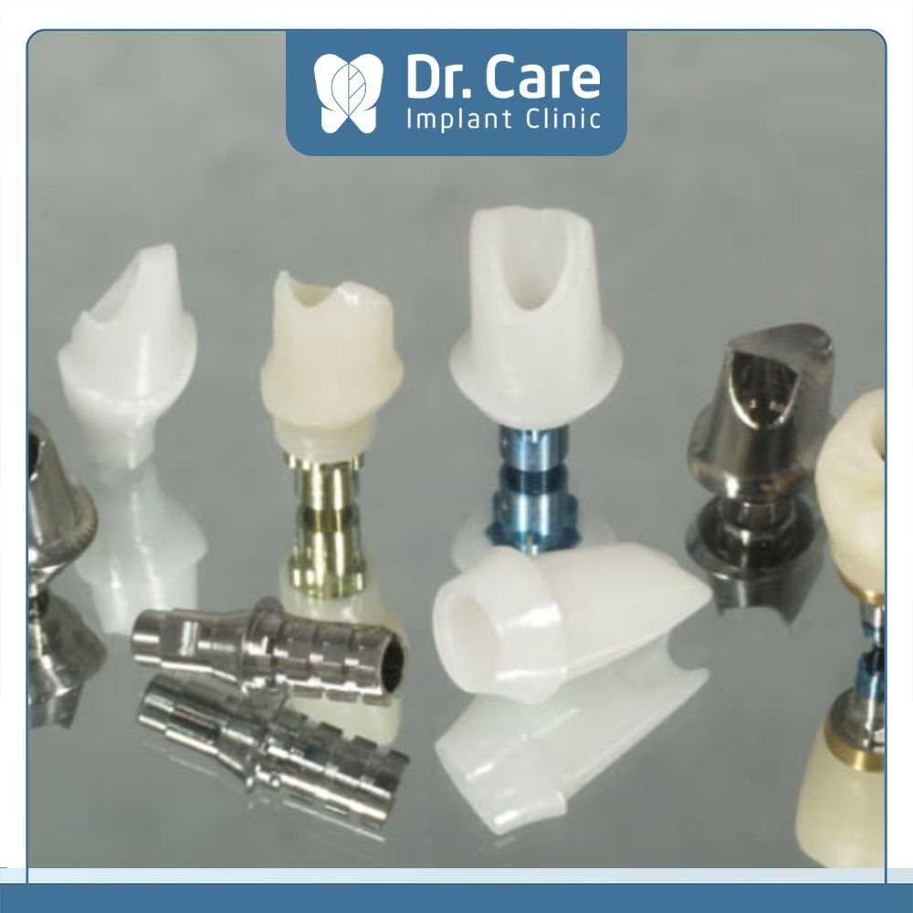 Customized Abutment (Khớp nối tùy chỉnh) là dạng khớp nối thiết kế theo nguyên tắc cá nhân hóa dựa trên hình dáng và cấu trúc của nướu cũng như vị trí cấy ghép Implant