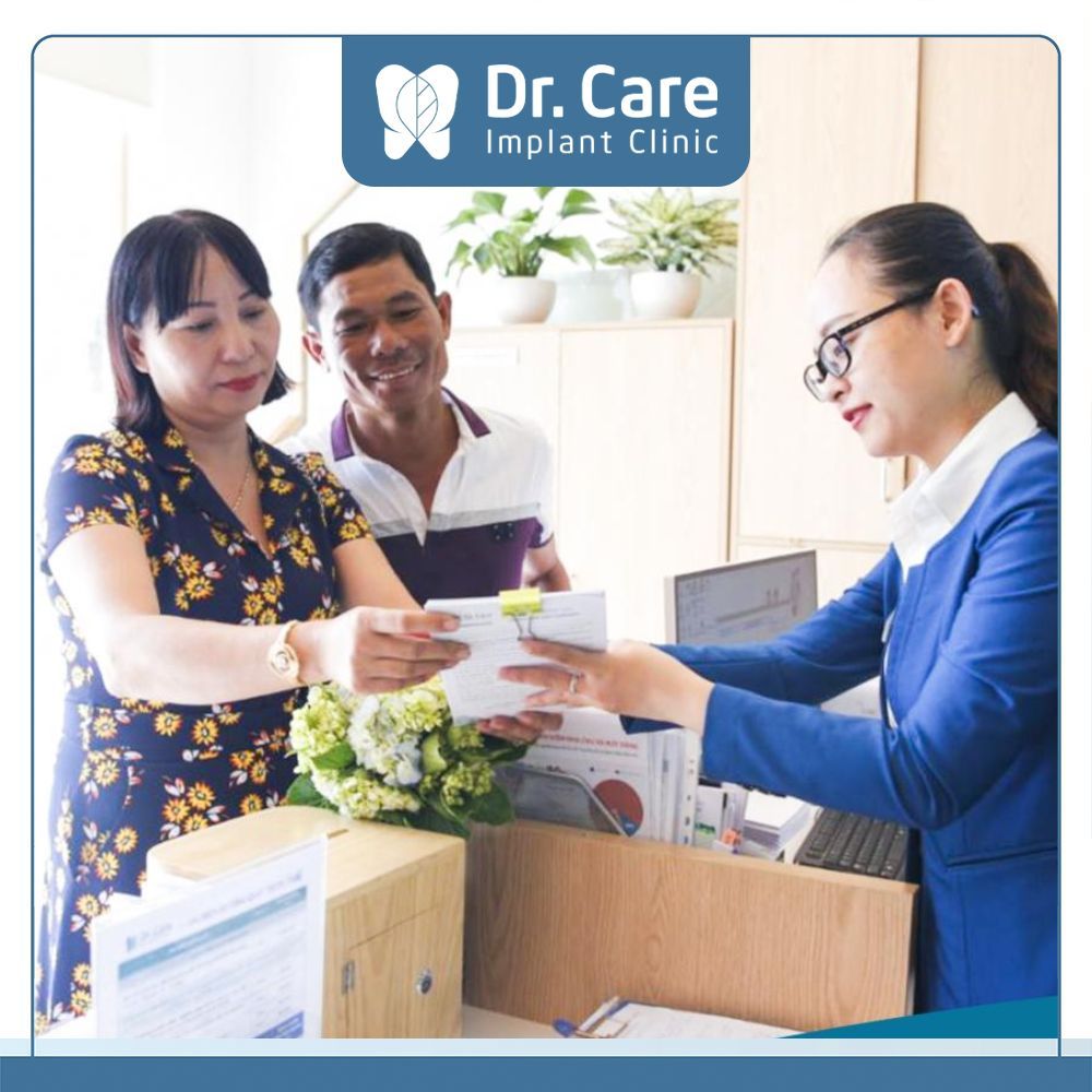 Tại Nha khoa Dr. Care, Cô Chú, Anh Chị sẽ được thăm khám và tư vấn về các chính sách trả góp phù hợp 