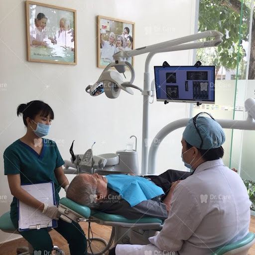 trồng răng implant cho người già