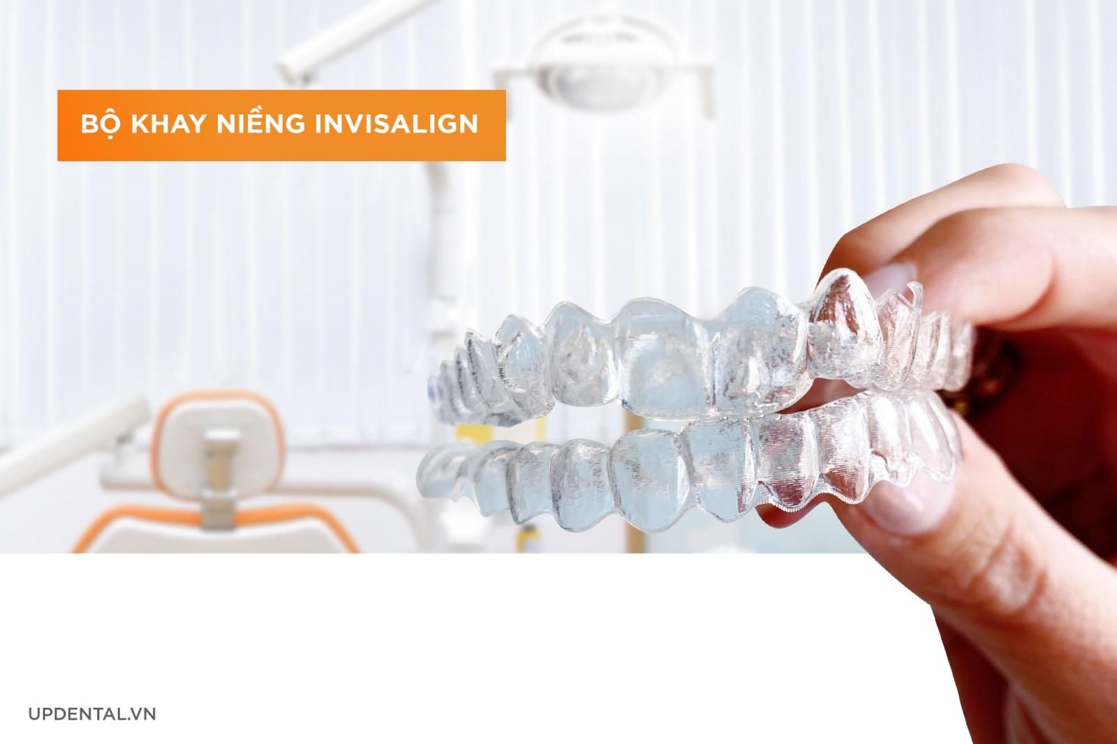 bộ khay niềng răng tại nhà Invisalign