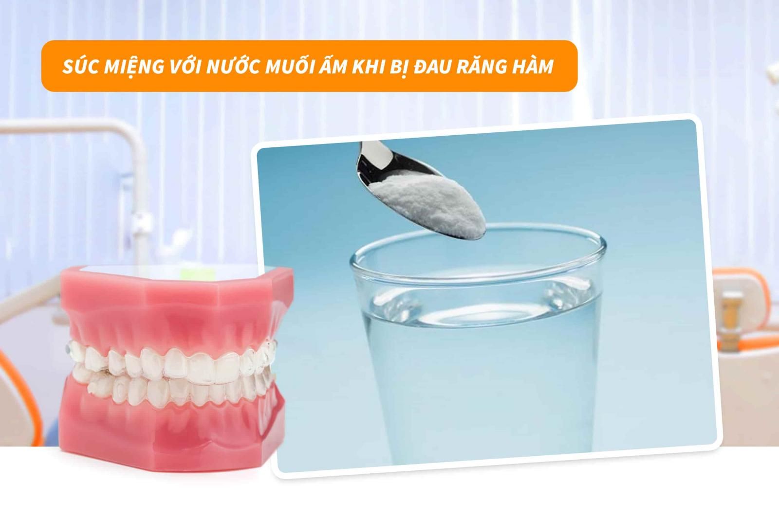 Súc miệng với nước muối ấm 